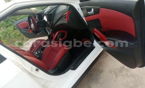 Acheter Occasion Voiture Hyundai Veloster Blanc à Lomé, Togo Acheter Occasion Voiture Hyundai Veloster Blanc à Lomé, Togo