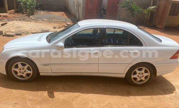 Acheter Occasion Voiture Mercedes‒Benz C–Class Blanc à Lomé, Togo Acheter Occasion Voiture Mercedes‒Benz C–Class Blanc à Lomé, Togo