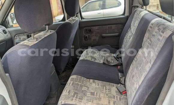 Acheter Occasion Voiture Nissan Frontier Blanc à Lomé, Togo Acheter Occasion Voiture Nissan Frontier Blanc à Lomé, Togo