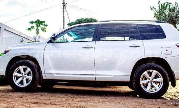 Acheter Occasion Voiture Toyota Highlander Blanc à Lomé, Togo Acheter Occasion Voiture Toyota Highlander Blanc à Lomé, Togo