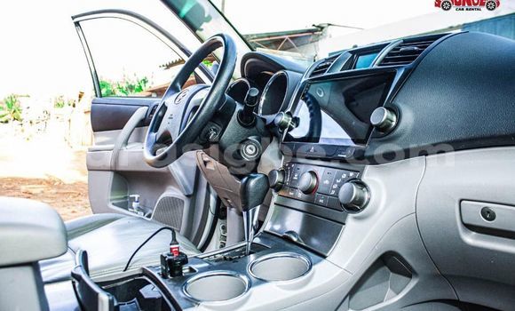 Acheter Occasion Voiture Toyota Highlander Blanc à Lomé, Togo Acheter Occasion Voiture Toyota Highlander Blanc à Lomé, Togo