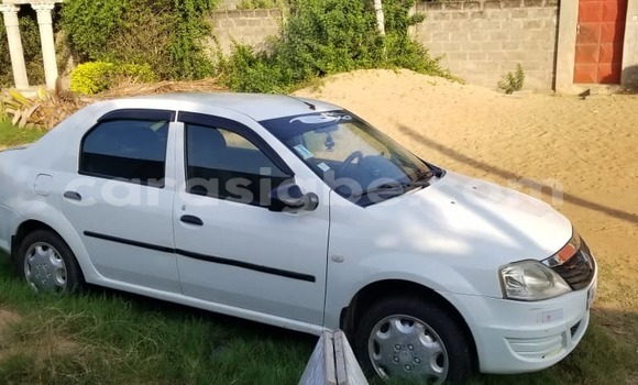 Acheter Occasion Voiture Renault Logan Blanc à Lomé, Togo Acheter Occasion Voiture Renault Logan Blanc à Lomé, Togo