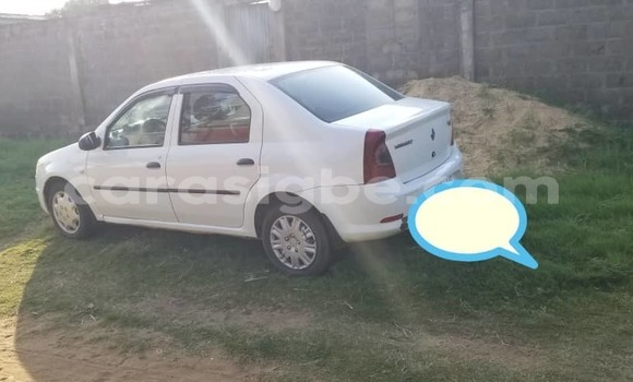 Acheter Occasion Voiture Renault Logan Blanc à Lomé, Togo Acheter Occasion Voiture Renault Logan Blanc à Lomé, Togo