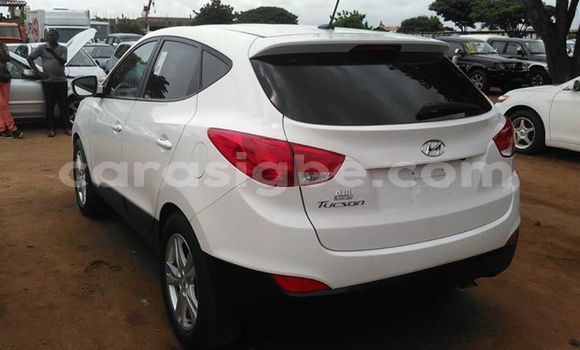 Acheter Occasion Voiture Hyundai Tucson Blanc à Adawlato au Togo Acheter Occasion Voiture Hyundai Tucson Blanc à Adawlato au Togo