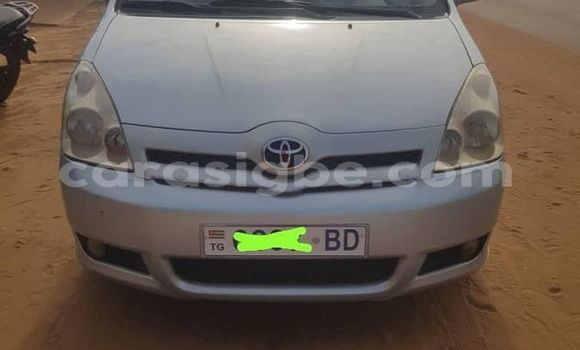 Buy Used Toyota Corolla Verso Silver Car in Lome in Togo Buy Used Toyota Corolla Verso Silver Car in Lome in Togo
