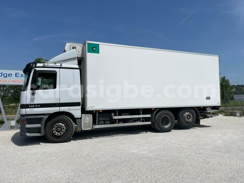 Big with watermark mercedes viano maritime lome 6370