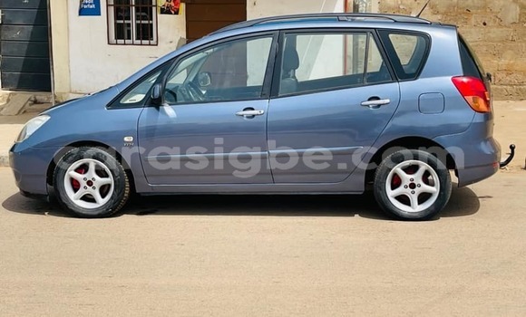 Acheter Occasion Voiture Toyota Corolla Verso Bleu à Lomé, Togo Acheter Occasion Voiture Toyota Corolla Verso Bleu à Lomé, Togo