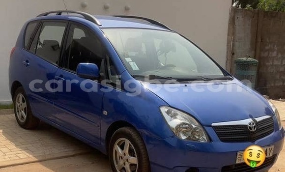 Acheter Occasion Voiture Toyota Corolla Verso Bleu à Lomé, Togo Acheter Occasion Voiture Toyota Corolla Verso Bleu à Lomé, Togo