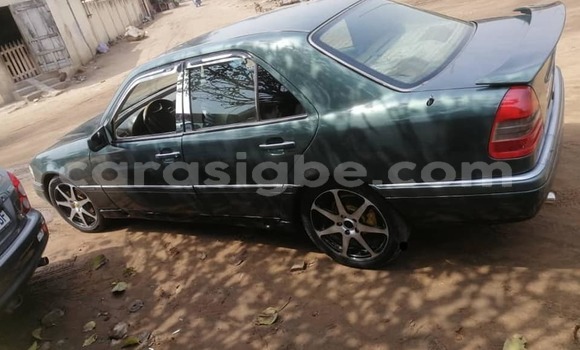 Acheter Occasion Voiture Mercedes‒Benz C–Class Vert à Lomé, Togo Acheter Occasion Voiture Mercedes‒Benz C–Class Vert à Lomé, Togo