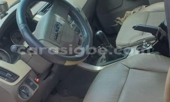 Acheter Occasion Voiture Ford Focus Marron à Lomé, Togo Acheter Occasion Voiture Ford Focus Marron à Lomé, Togo