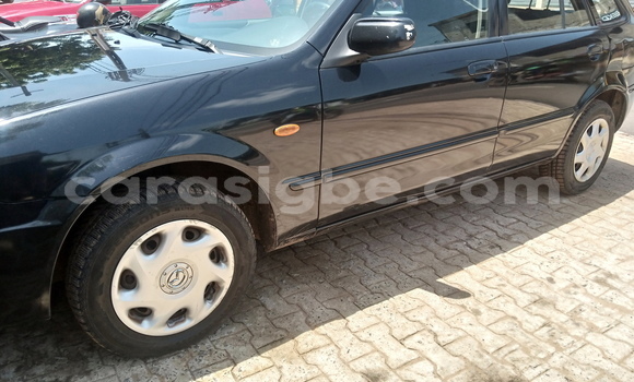 Acheter Occasion Voiture Mazda 323 Noir à Lomé, Maritime Acheter Occasion Voiture Mazda 323 Noir à Lomé, Maritime