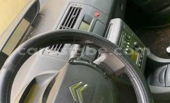 Acheter Occasion Voiture Citroen C4 Vert à Lomé, Togo Acheter Occasion Voiture Citroen C4 Vert à Lomé, Togo