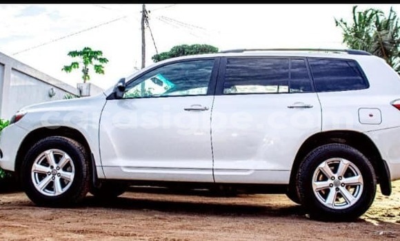 Buy Used Toyota Highlander White Car in Lome in Togo Buy Used Toyota Highlander White Car in Lome in Togo