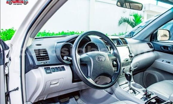 Buy Used Toyota Highlander White Car in Lome in Togo Buy Used Toyota Highlander White Car in Lome in Togo