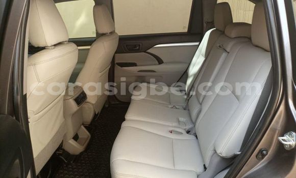 Acheter Occasion Voiture Toyota Highlander Marron à Lomé, Togo Acheter Occasion Voiture Toyota Highlander Marron à Lomé, Togo