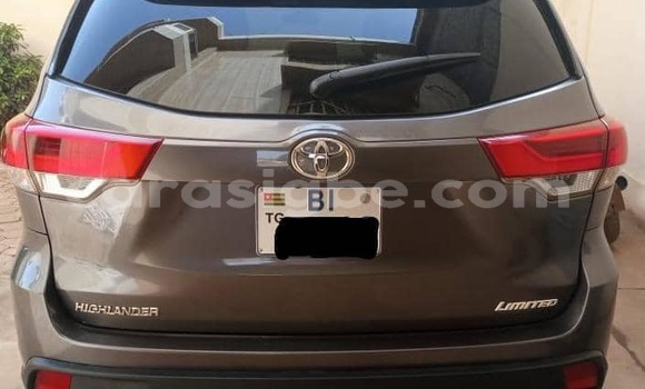 Acheter Occasion Voiture Toyota Highlander Marron à Lomé, Togo Acheter Occasion Voiture Toyota Highlander Marron à Lomé, Togo