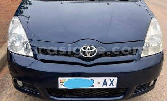 Buy Used Toyota Corolla Verso Blue Car in Lome in Togo Buy Used Toyota Corolla Verso Blue Car in Lome in Togo