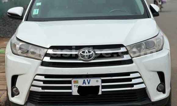Buy Used Toyota Highlander White Car in Lome in Togo Buy Used Toyota Highlander White Car in Lome in Togo