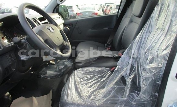 Acheter Import Utilitaire Toyota HiAce Blanc à Lomé, Maritime Acheter Import Utilitaire Toyota HiAce Blanc à Lomé, Maritime