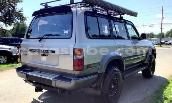 Acheter Occasion Voiture Toyota Land Cruiser Gris à Bassar, Togo Acheter Occasion Voiture Toyota Land Cruiser Gris à Bassar, Togo