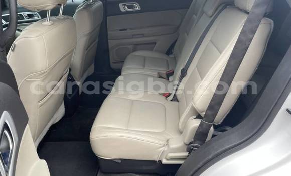 Acheter Import Voiture Ford Explorer Sport Trac Blanc à Lomé, Togo Acheter Import Voiture Ford Explorer Sport Trac Blanc à Lomé, Togo