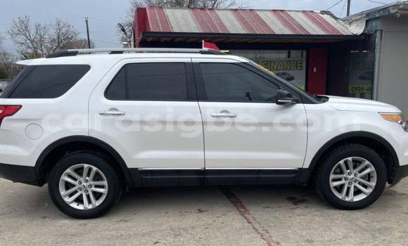 Acheter Import Voiture Ford Explorer Sport Trac Blanc à Lomé, Togo Acheter Import Voiture Ford Explorer Sport Trac Blanc à Lomé, Togo
