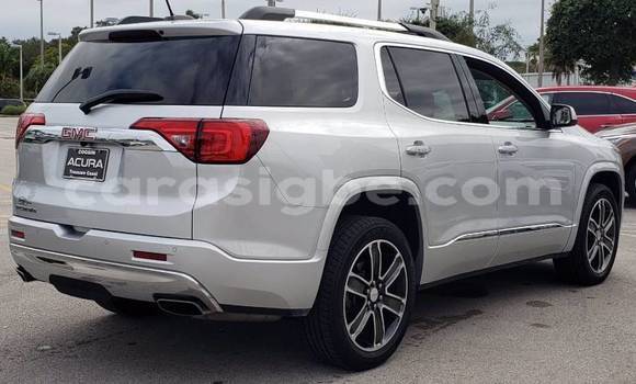 Acheter Import Voiture GMC Acadia Gris à Kara, Togo Acheter Import Voiture GMC Acadia Gris à Kara, Togo