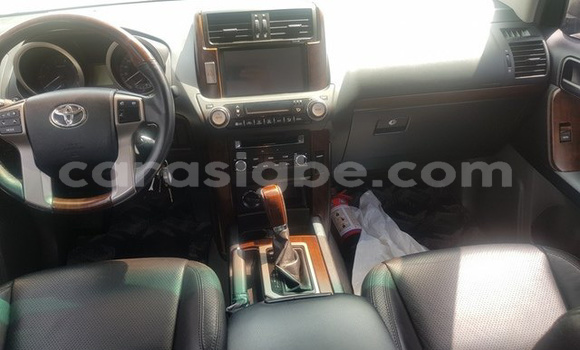 Acheter Import Voiture Toyota Land Cruiser Prado Blanc à Noukafou, Togo Acheter Import Voiture Toyota Land Cruiser Prado Blanc à Noukafou, Togo