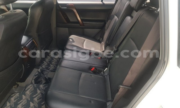 Acheter Import Voiture Toyota Land Cruiser Prado Blanc à Noukafou, Togo Acheter Import Voiture Toyota Land Cruiser Prado Blanc à Noukafou, Togo