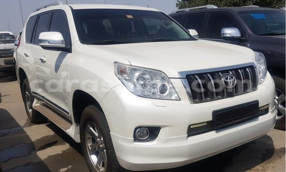 Acheter Import Voiture Toyota Land Cruiser Prado Blanc à Noukafou, Togo Acheter Import Voiture Toyota Land Cruiser Prado Blanc à Noukafou, Togo