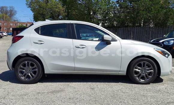 Acheter Import Voiture Toyota Yaris Blanc à Lomé, Togo Acheter Import Voiture Toyota Yaris Blanc à Lomé, Togo