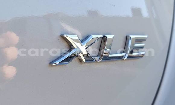 Acheter Import Voiture Toyota Yaris Blanc à Lomé, Togo Acheter Import Voiture Toyota Yaris Blanc à Lomé, Togo