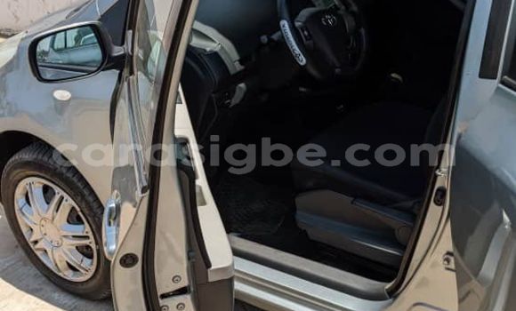 Buy Used Toyota Yaris Silver Car in Lome in Togo Buy Used Toyota Yaris Silver Car in Lome in Togo