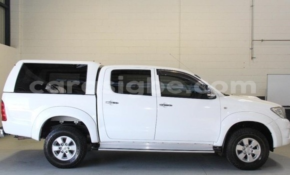 Buy Import Toyota Hilux White Car in Aneho in Togo Buy Import Toyota Hilux White Car in Aneho in Togo