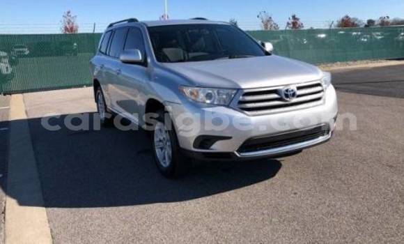 Buy Import Toyota Highlander Silver Car in Xédranawoe in Togo Buy Import Toyota Highlander Silver Car in Xédranawoe in Togo
