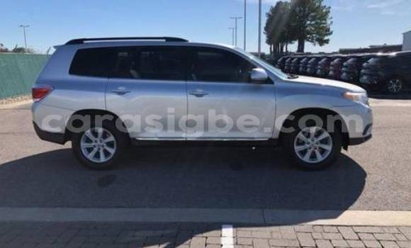Buy Import Toyota Highlander Silver Car in Xédranawoe in Togo Buy Import Toyota Highlander Silver Car in Xédranawoe in Togo