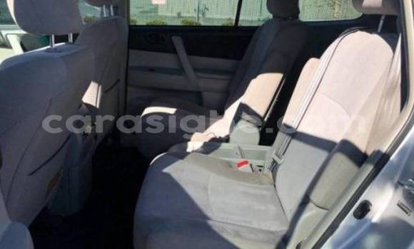 Buy Import Toyota Highlander Silver Car in Xédranawoe in Togo Buy Import Toyota Highlander Silver Car in Xédranawoe in Togo