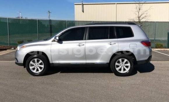Buy Import Toyota Highlander Silver Car in Xédranawoe in Togo Buy Import Toyota Highlander Silver Car in Xédranawoe in Togo