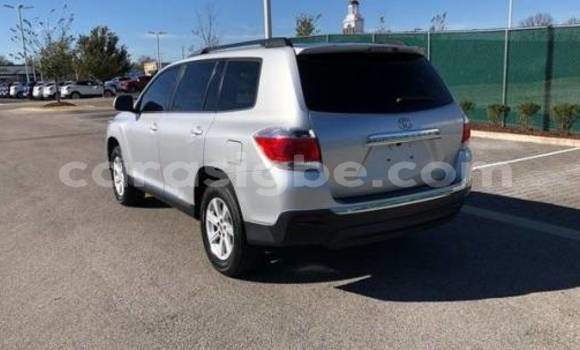 Buy Import Toyota Highlander Silver Car in Xédranawoe in Togo Buy Import Toyota Highlander Silver Car in Xédranawoe in Togo