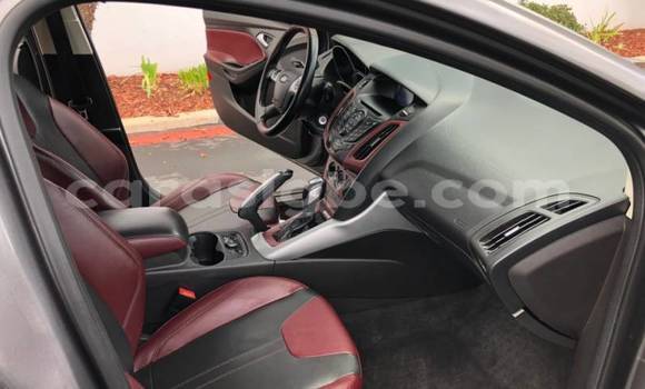 Acheter Import Voiture Ford Focus Gris à Kpessi, Plateaux Acheter Import Voiture Ford Focus Gris à Kpessi, Plateaux