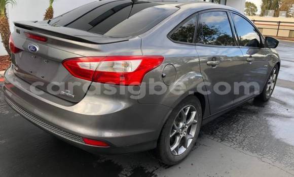 Acheter Import Voiture Ford Focus Gris à Kpessi, Plateaux Acheter Import Voiture Ford Focus Gris à Kpessi, Plateaux