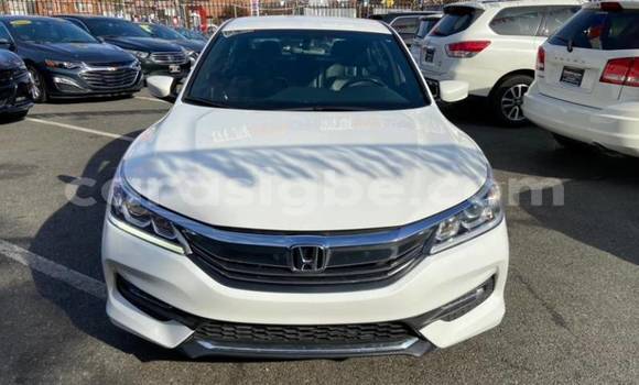 Acheter Import Voiture Honda Accord Blanc à Kodjoviakopé, Togo Acheter Import Voiture Honda Accord Blanc à Kodjoviakopé, Togo