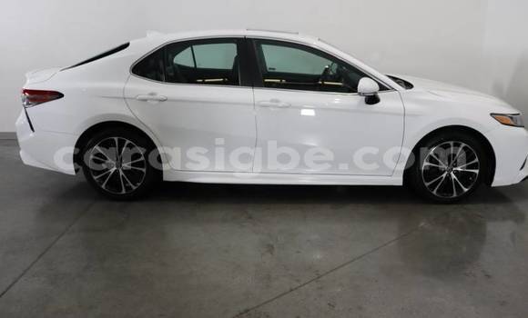 Acheter Import Voiture Toyota Camry Blanc à Kpessi, Plateaux Acheter Import Voiture Toyota Camry Blanc à Kpessi, Plateaux
