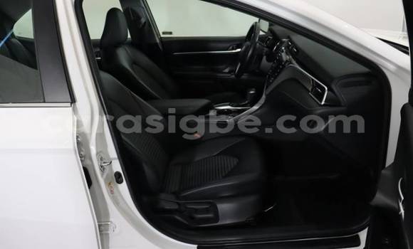 Acheter Import Voiture Toyota Camry Blanc à Kpessi, Plateaux Acheter Import Voiture Toyota Camry Blanc à Kpessi, Plateaux