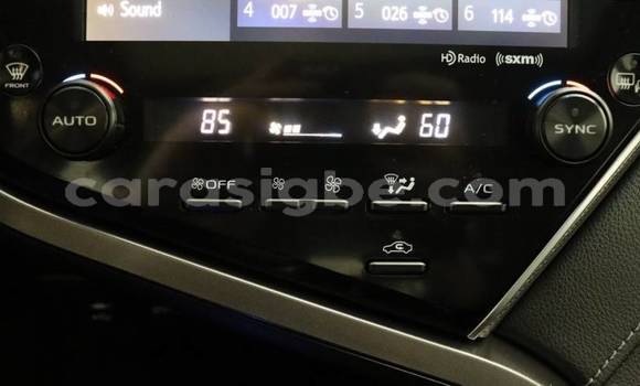 Acheter Import Voiture Toyota Camry Blanc à Kpessi, Plateaux Acheter Import Voiture Toyota Camry Blanc à Kpessi, Plateaux