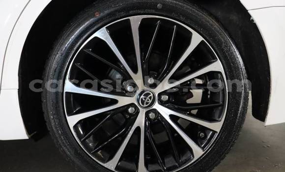 Acheter Import Voiture Toyota Camry Blanc à Kpessi, Plateaux Acheter Import Voiture Toyota Camry Blanc à Kpessi, Plateaux