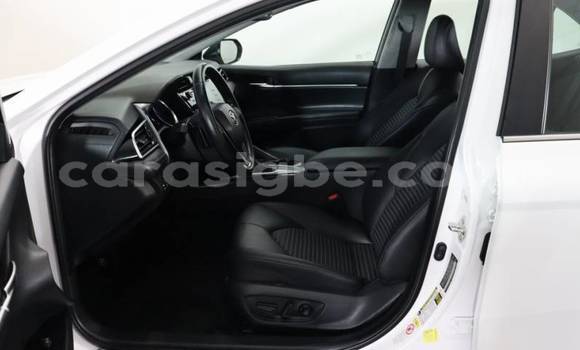 Acheter Import Voiture Toyota Camry Blanc à Kpessi, Plateaux Acheter Import Voiture Toyota Camry Blanc à Kpessi, Plateaux