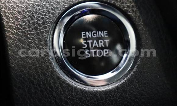 Acheter Import Voiture Toyota Camry Blanc à Kpessi, Plateaux Acheter Import Voiture Toyota Camry Blanc à Kpessi, Plateaux