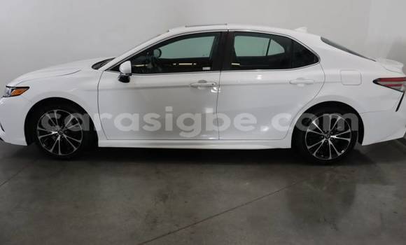 Acheter Import Voiture Toyota Camry Blanc à Kpessi, Plateaux Acheter Import Voiture Toyota Camry Blanc à Kpessi, Plateaux