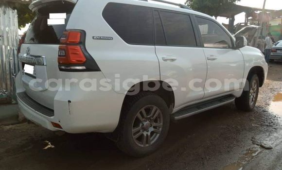 Acheter Occasion Voiture Toyota Land Cruiser Prado Blanc à Lomé, Togo Acheter Occasion Voiture Toyota Land Cruiser Prado Blanc à Lomé, Togo